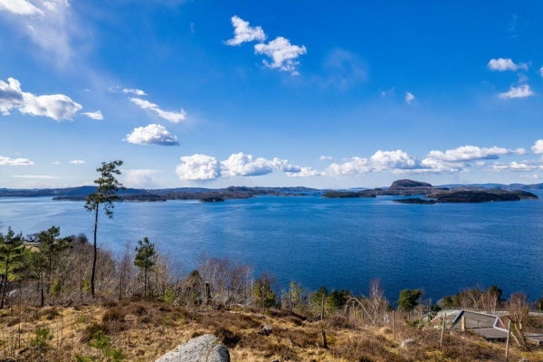 Tomter i Lysåsen med moglegheit for båtplass og sjøbu, Fister